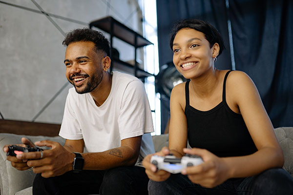 couple playing video games